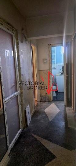 Basarabia- Piata Muncii Apartament 2 camere decomandate, et.4, fara imbunatiri, 50mp,